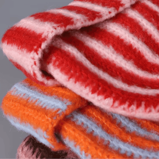 Koreanische Beanie mit Streifen aus Feder-Garn